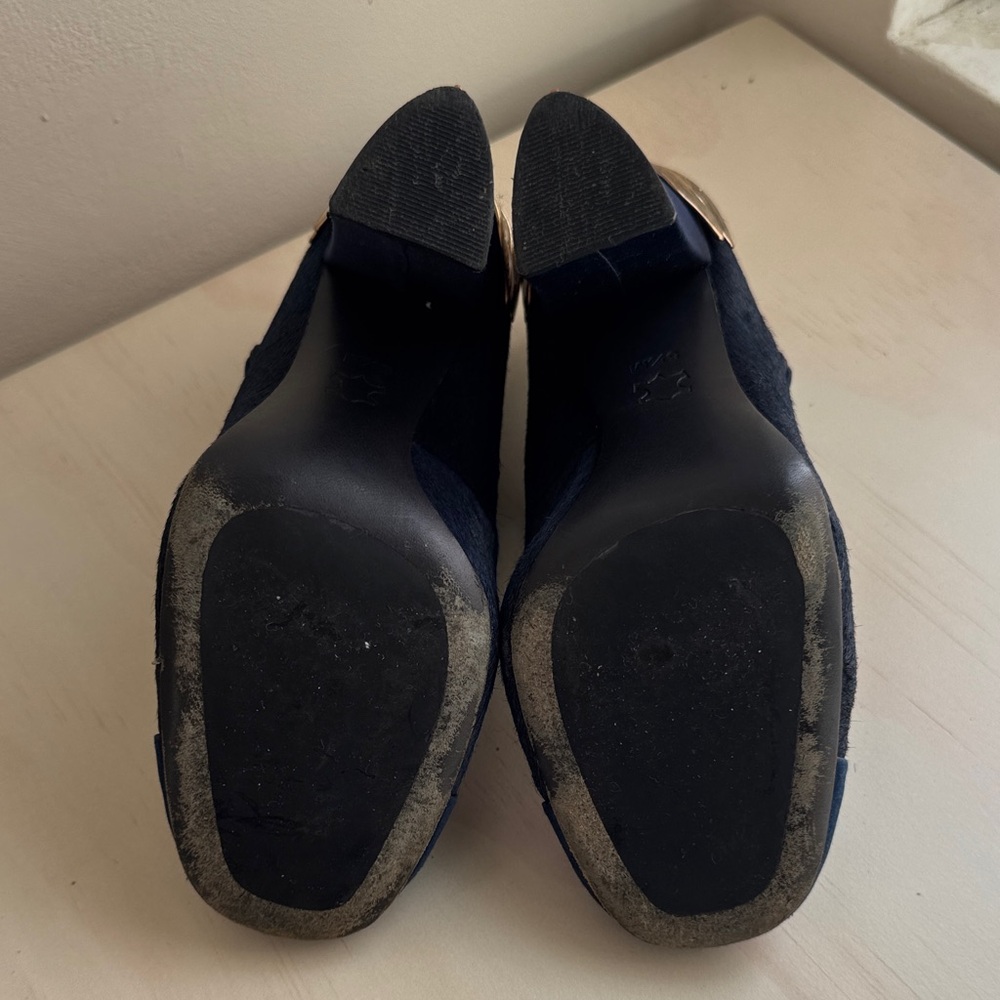 Tory Burch Dragonfly Navy and Gold Women's Heels - Picture 7 of 9